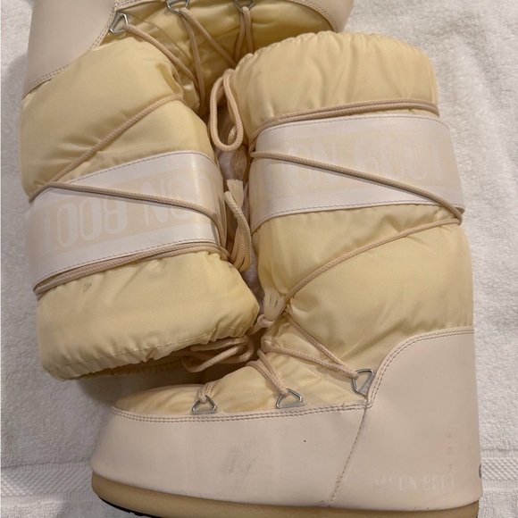 Moon Boot Women's Beige and Cream Winter Boots - Picture 3 of 8